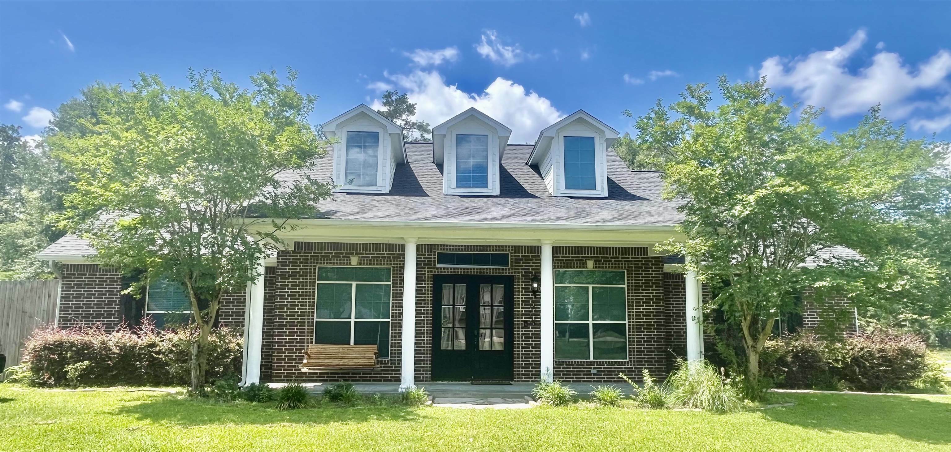 Property Photo: 110 Cheltenham St TX 77657