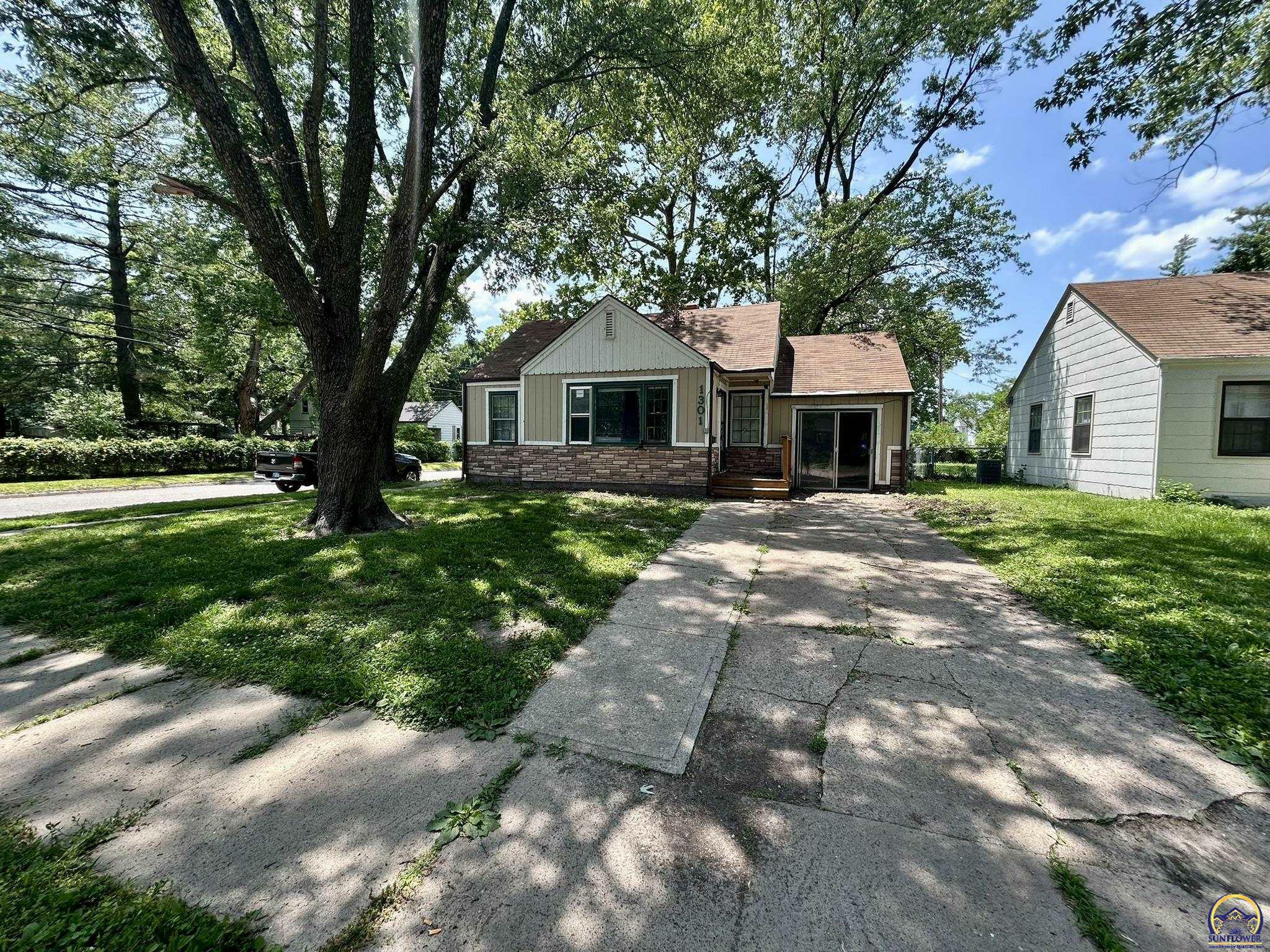 1301 NE Arter Ave  Topeka KS 66616 photo
