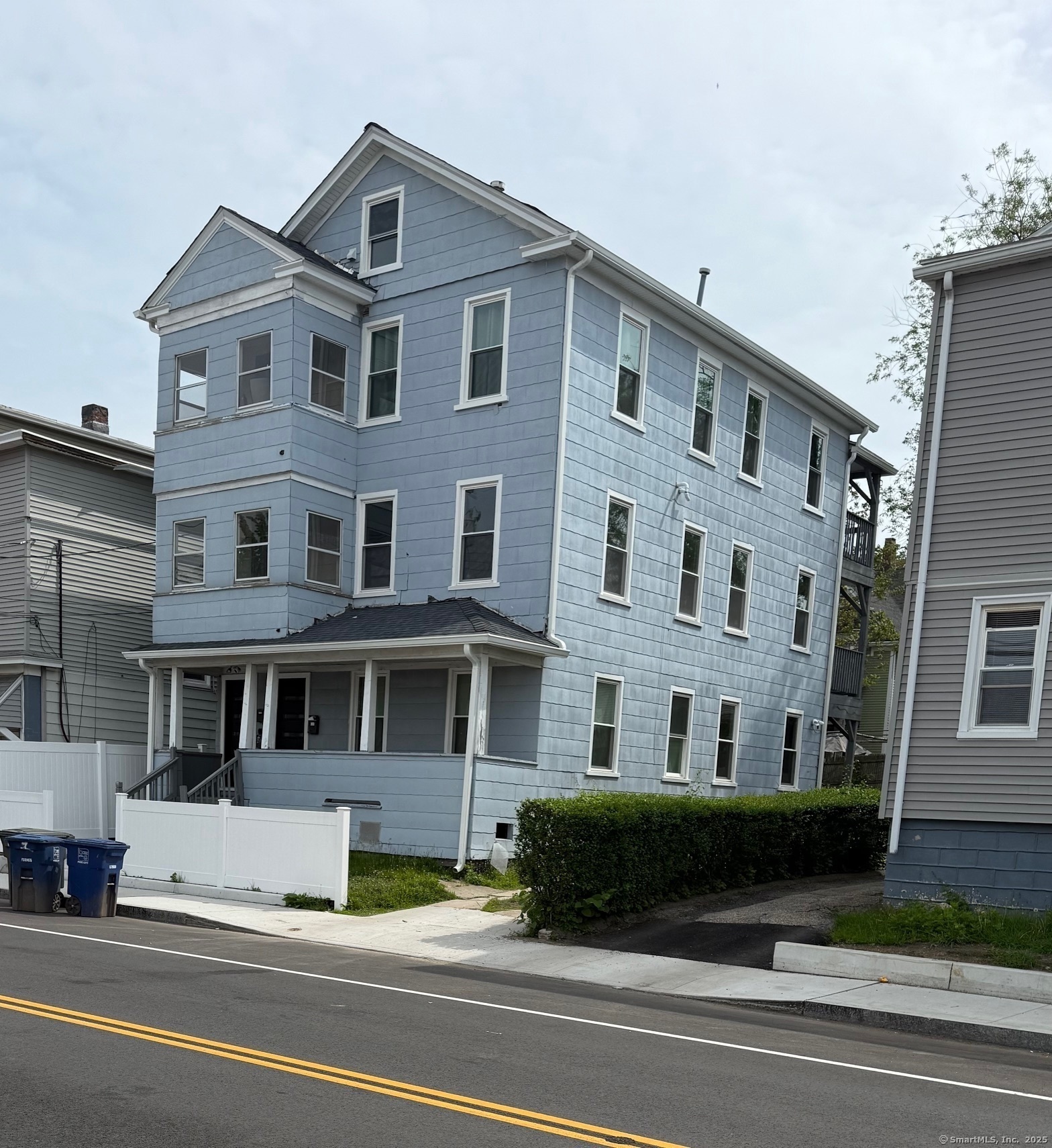 Property Photo:  2076 Seaview Avenue 2nd Flr  CT 06610 