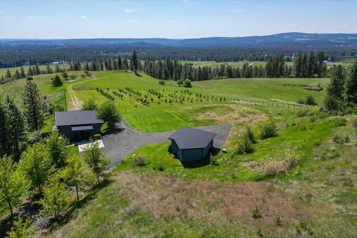 Property Photo: 17323 N Lower Greenbluff Rd WA 99005