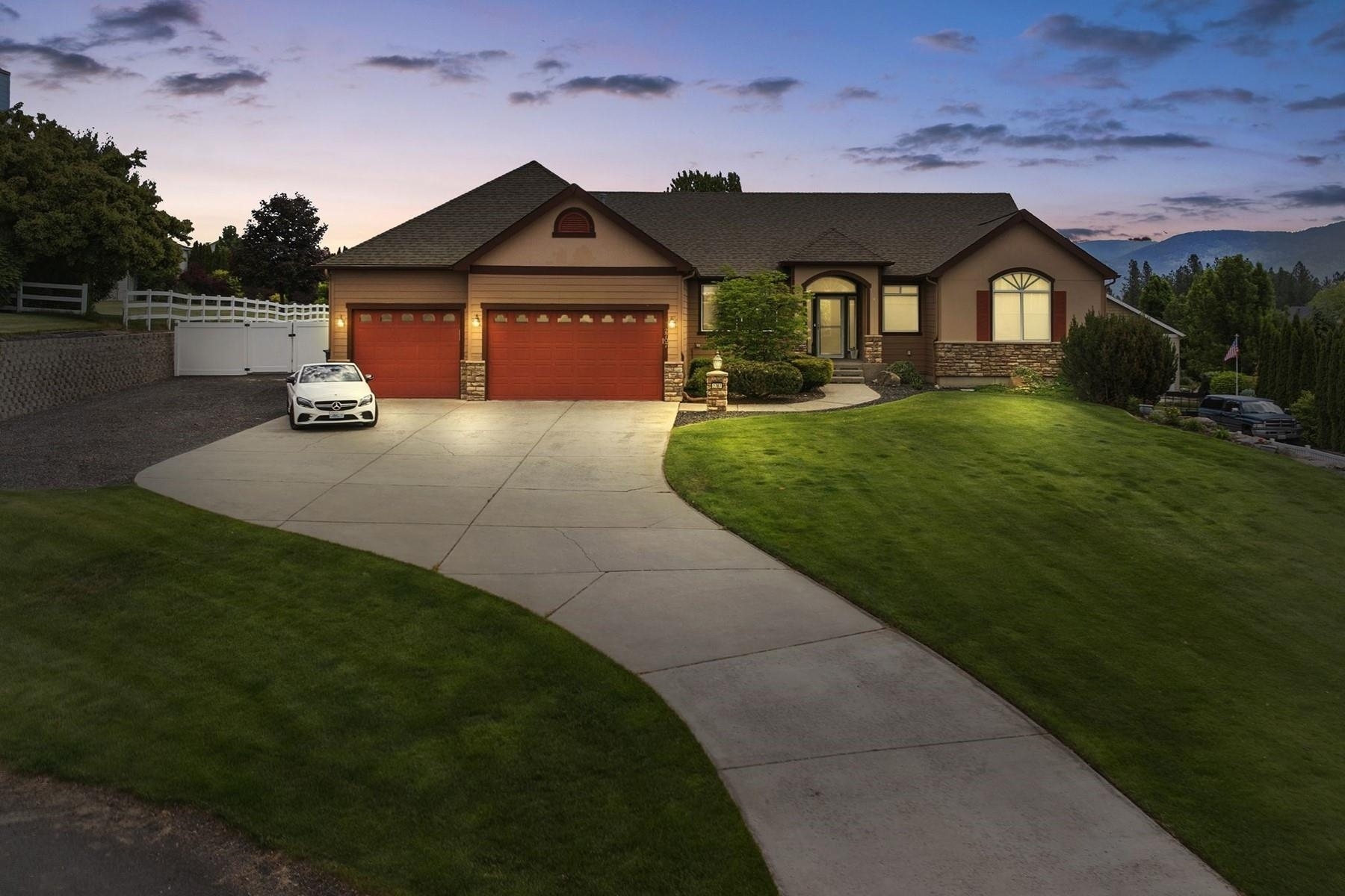 Property Photo: 2707 S Steen Ln WA 99016