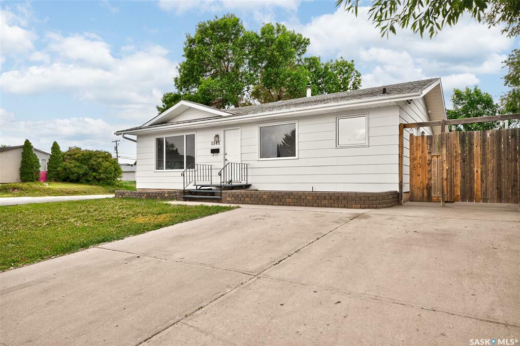 1502 Cree Crescent  Moose Jaw SK S6H 7G3 photo