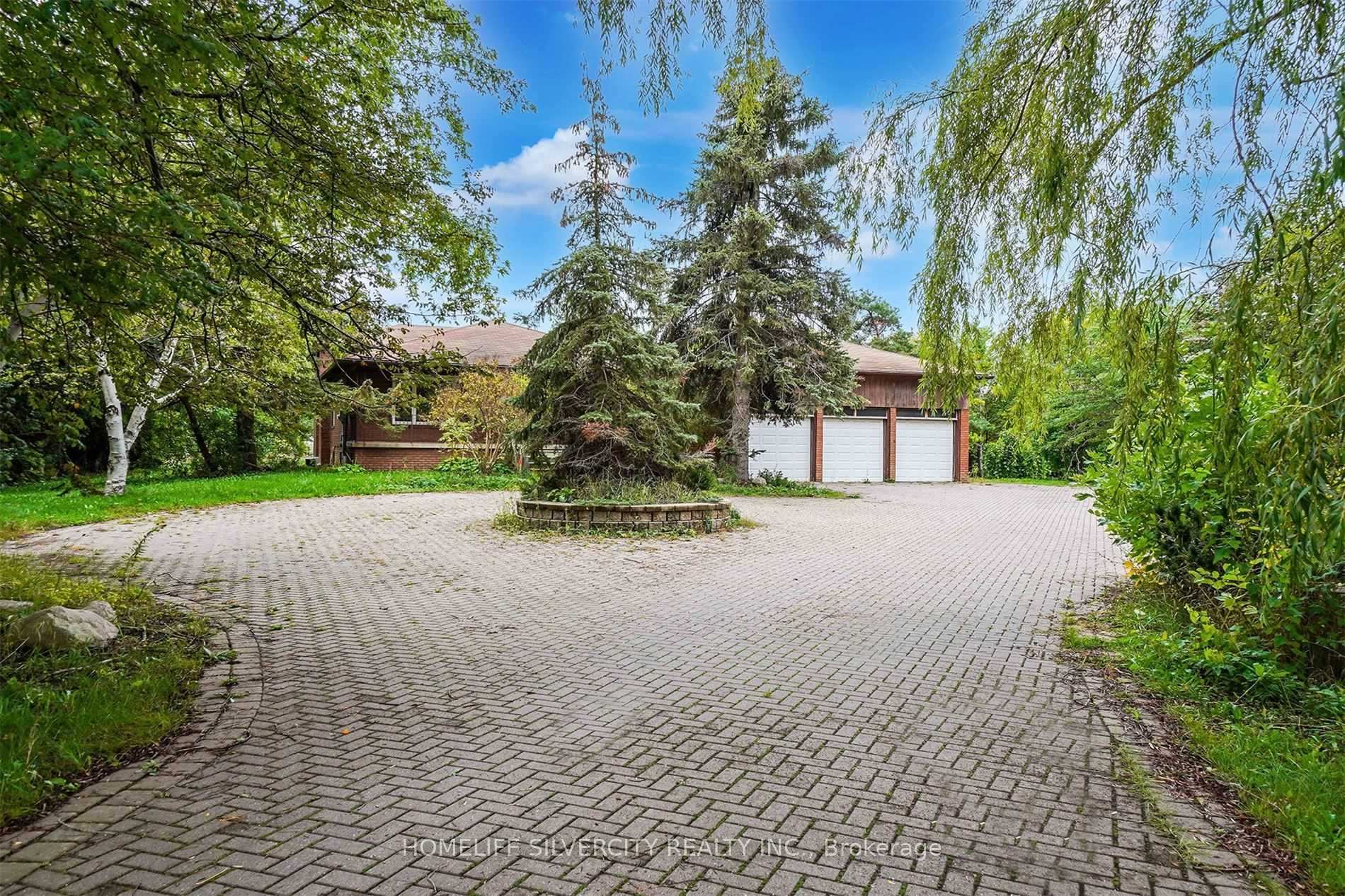 Property Photo: 4395 Castlemore Road ON L6P 0W9
