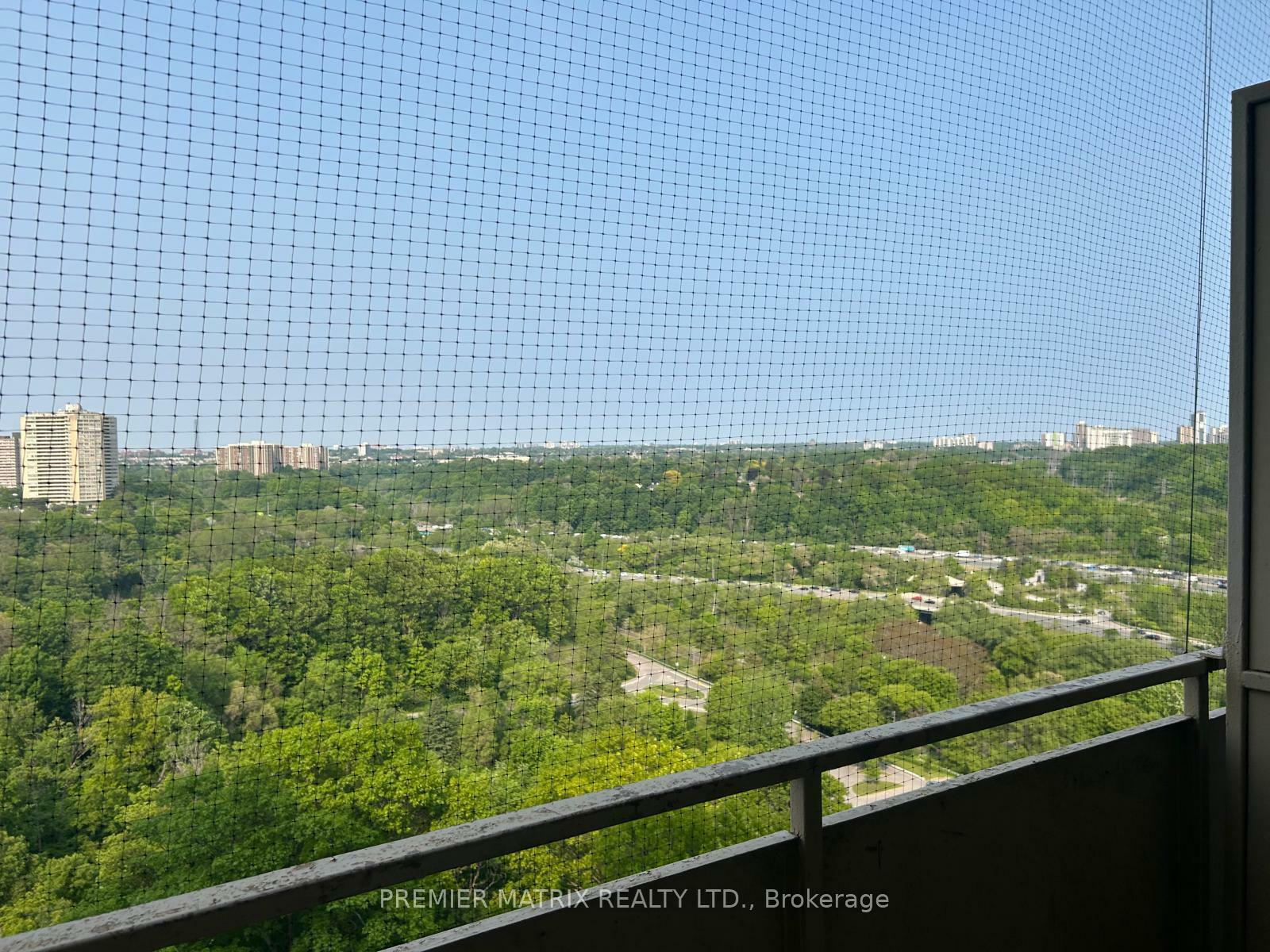 Property Photo: 65 Thorncliffe Park Drive 1404 ON M4H 1L2