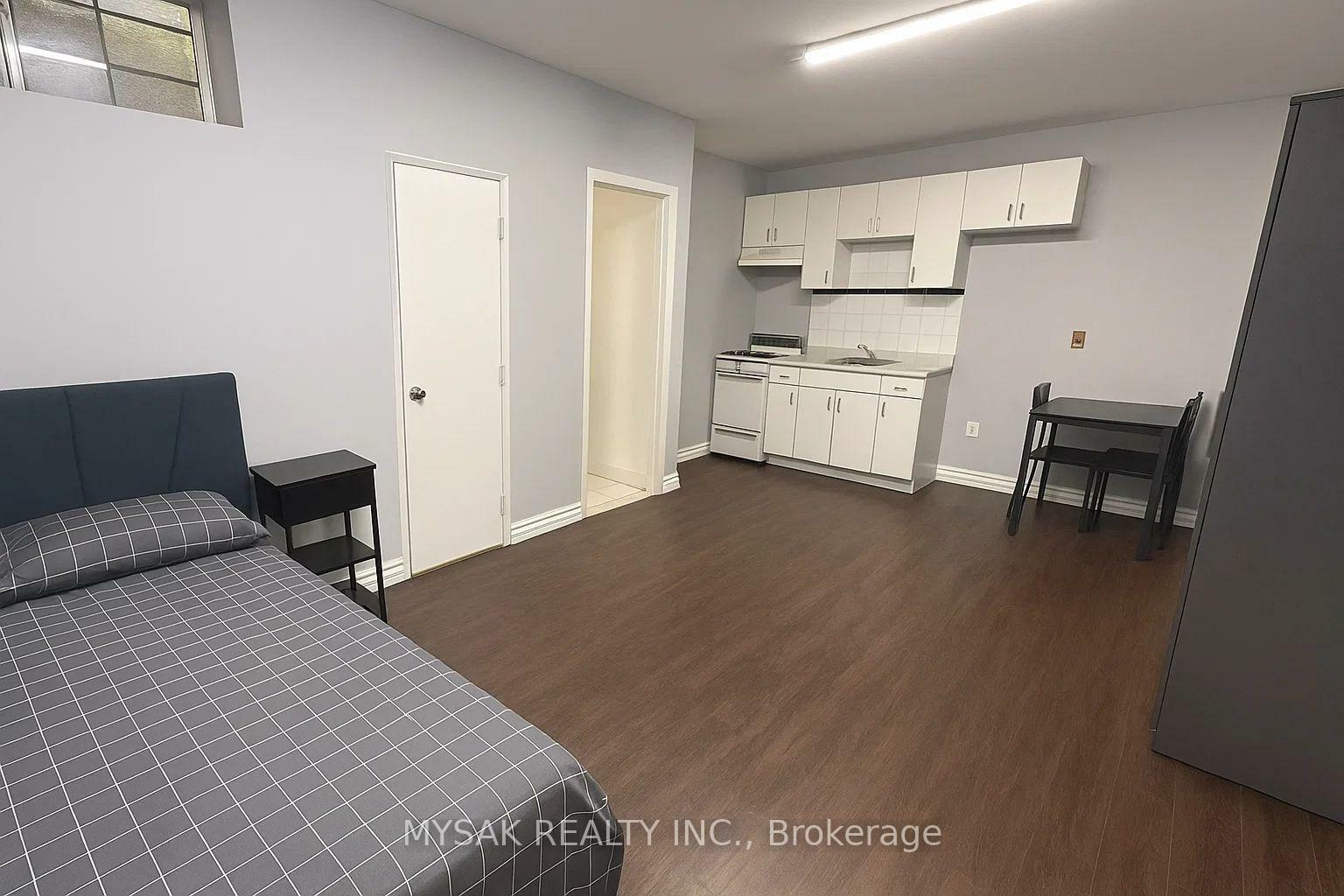 Photo de la propriété: 1626 Weston Road ON M9N 1T9