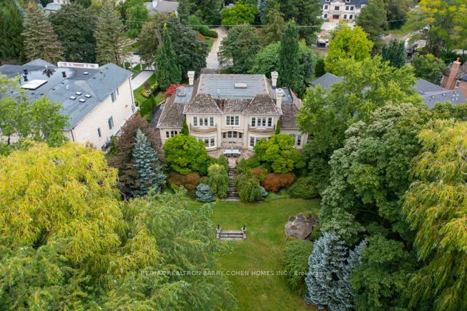 Property Photo: 83 Bayview Ridge ON M2L 1E3