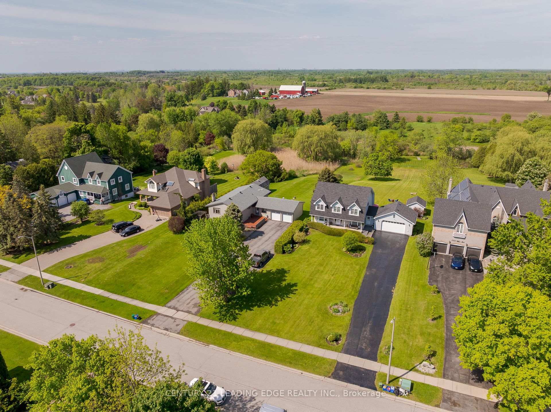 Property Photo: 5048 William Street ON L1Y 1B2