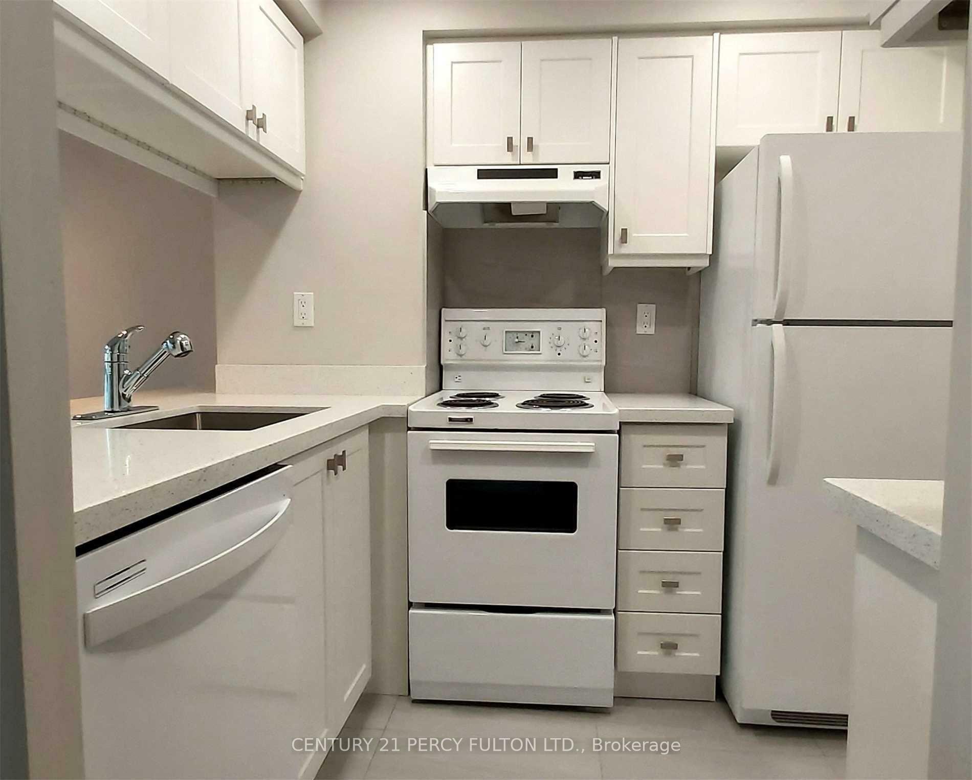 Property Photo: 736 Bay Street 1512 ON M5G 2M4