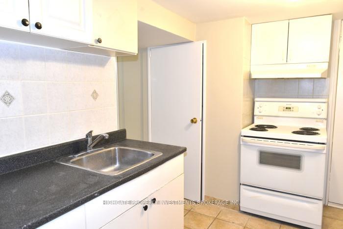 Property Photo: 19 Avondale Boulevard Bsmt ON L6T 1H1