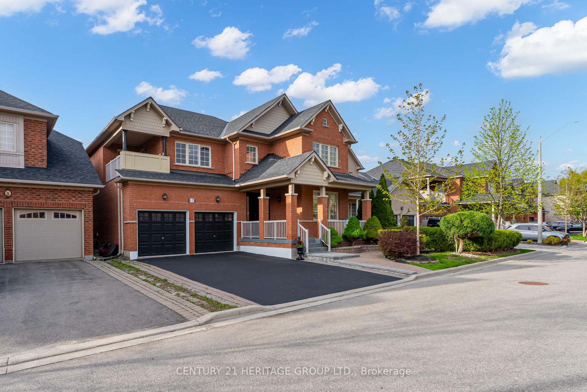 Photo de la propriété: 10 Grand Oak Drive ON L4E 4E8