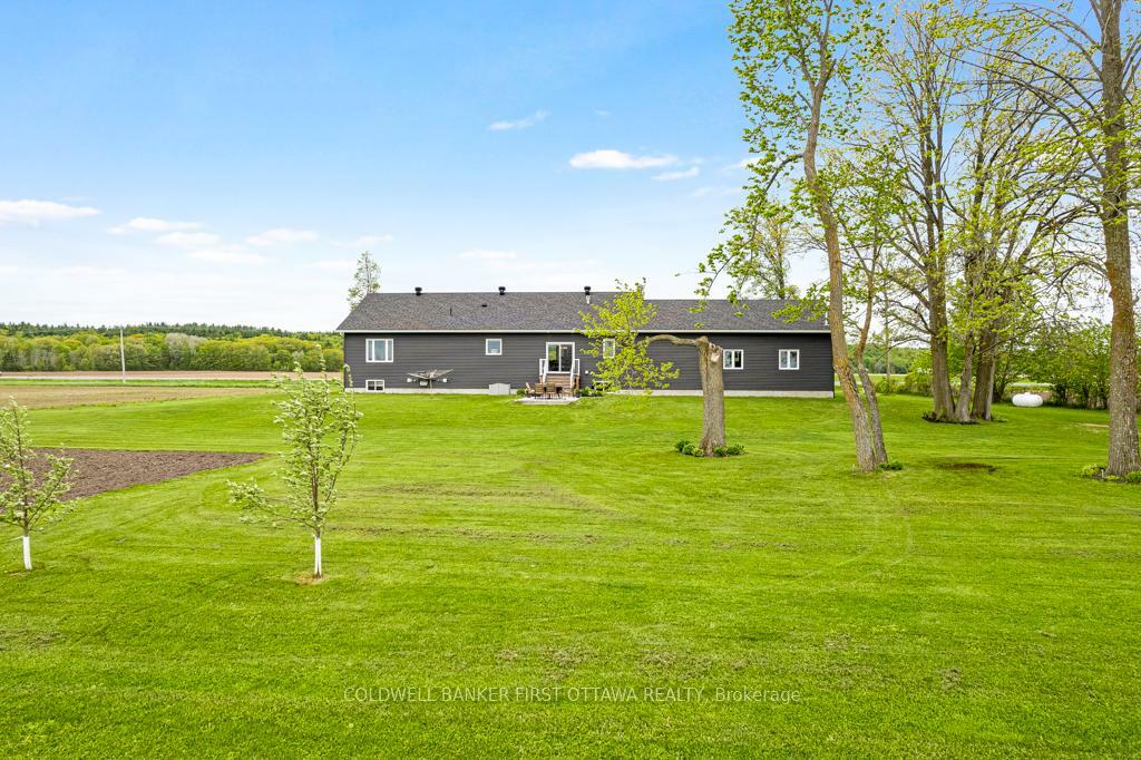 Photo de la propriété: 800 Waba Road ON K0A 2X0