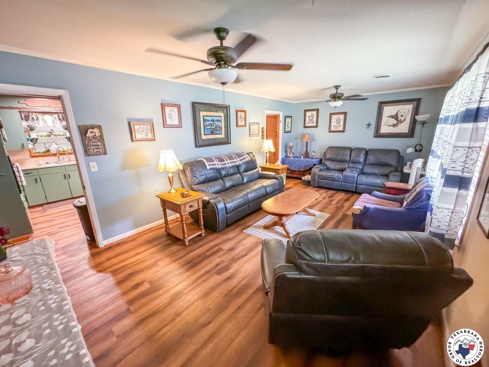 Property Photo: 1004 Hillcrest Street TX 75563