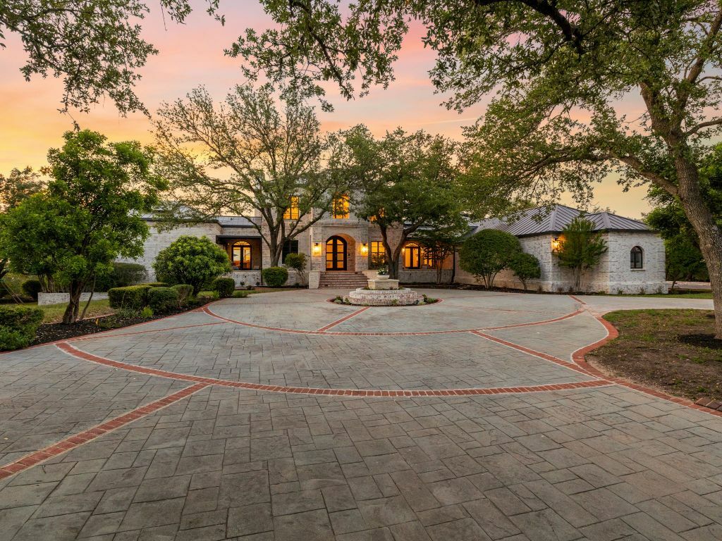 Property Photo: 15902 Soleil Court TX 78734