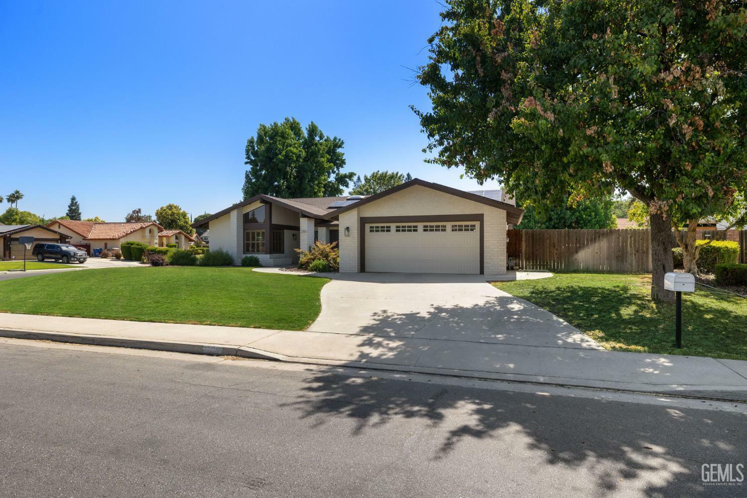 Property Photo: 2700 Hoad Lane CA 93309
