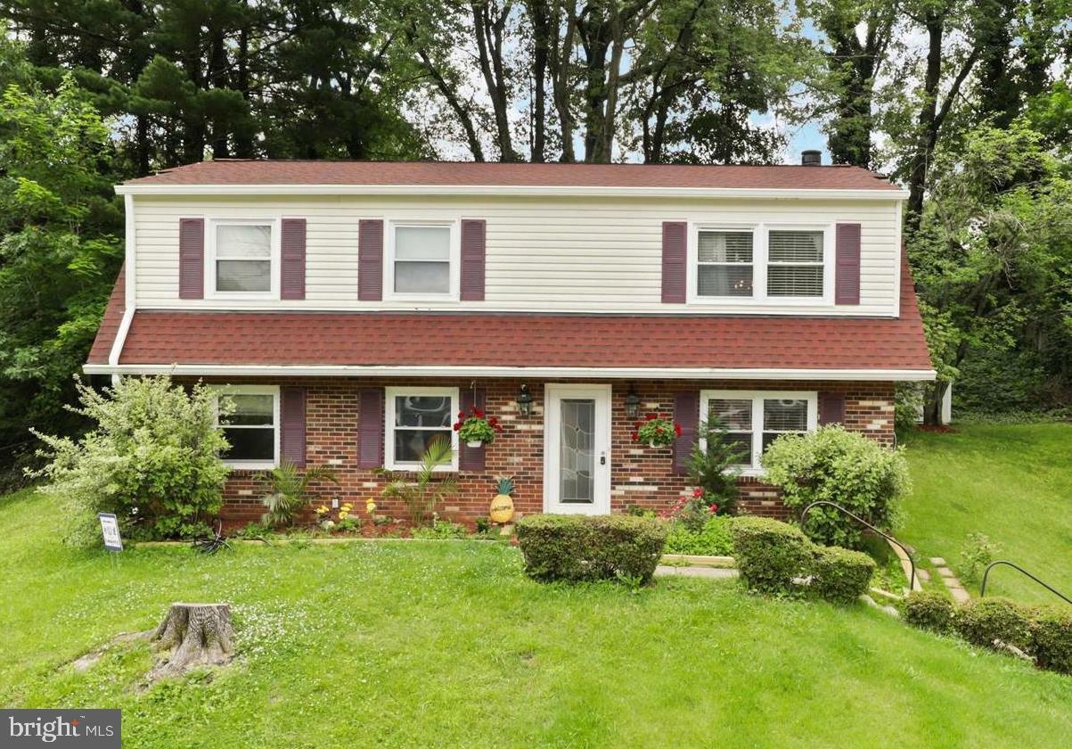 Property Photo: 4807 Kempair Court VA 22193