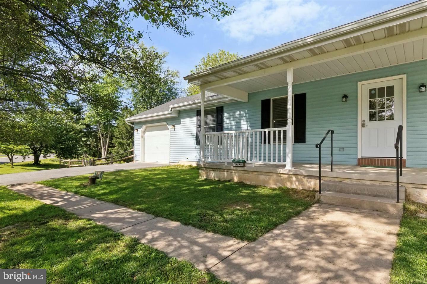 Property Photo: 1069 Hearthstone Road PA 17603