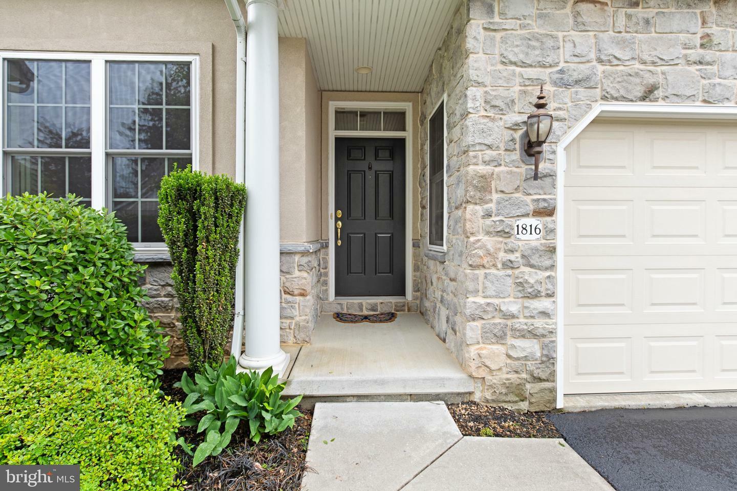 Property Photo: 1816 Windsong Lane PA 17602