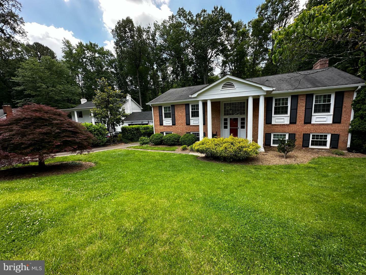 Property Photo: 12134 Stirrup Road VA 20191