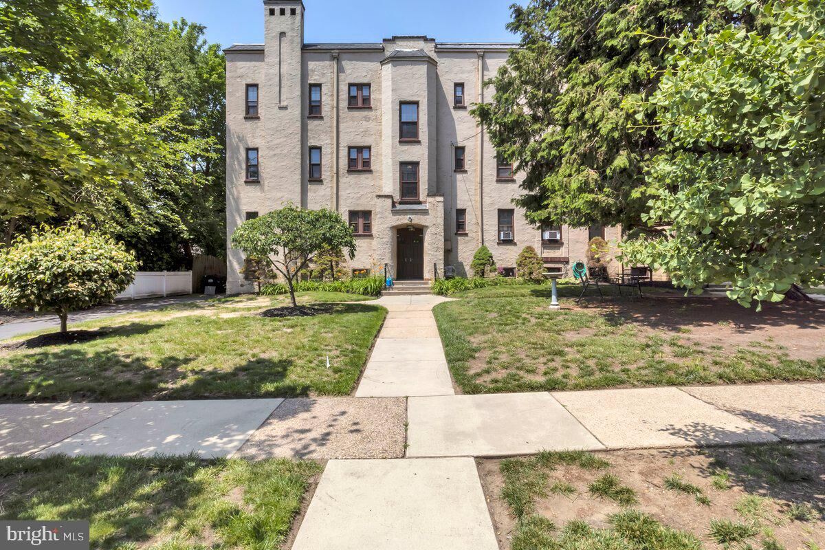Property Photo:  210 E Maple Avenue B4  NJ 08109 