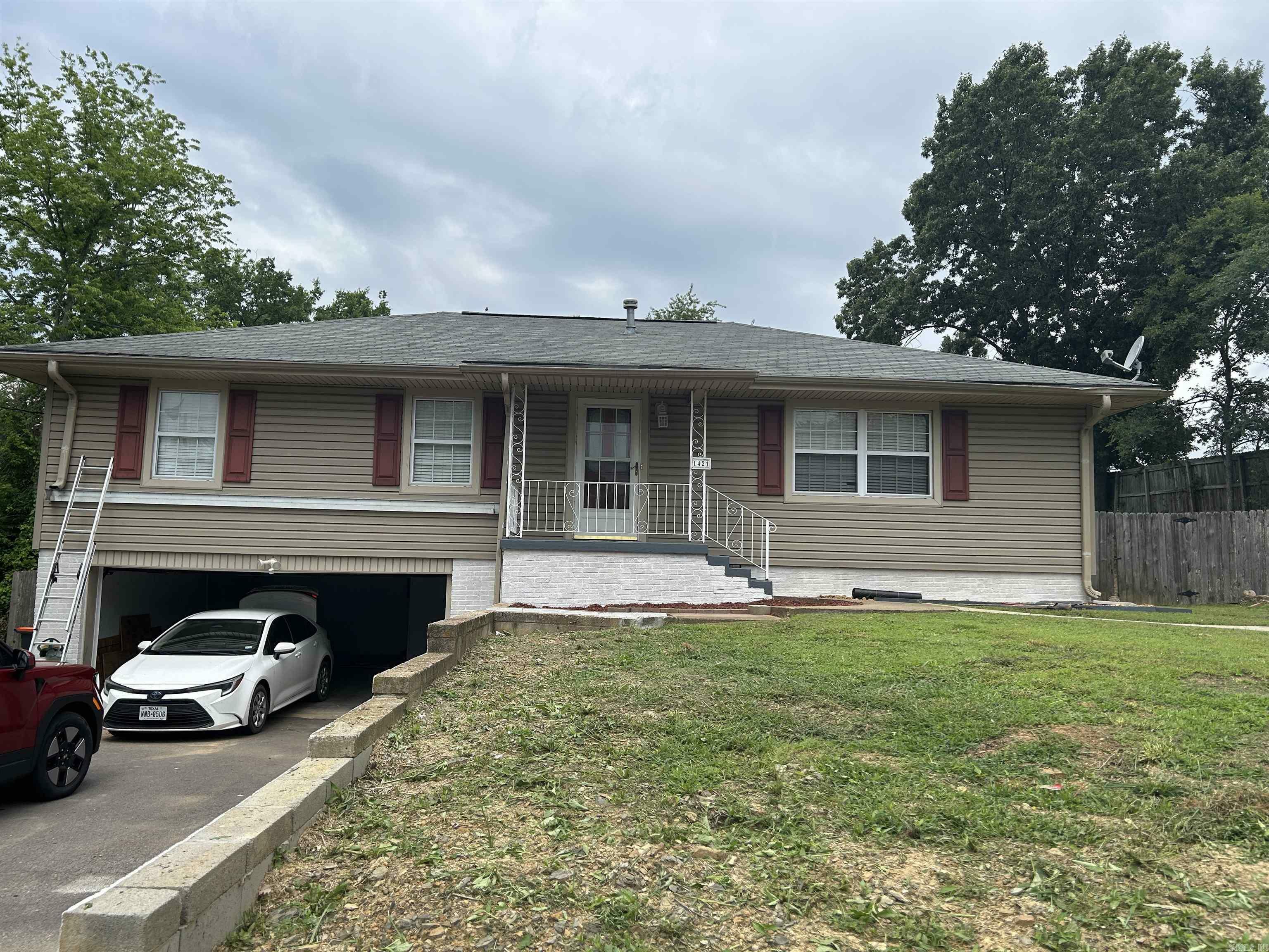 Property Photo: 1421 N Greenwich Avenue AR 72801