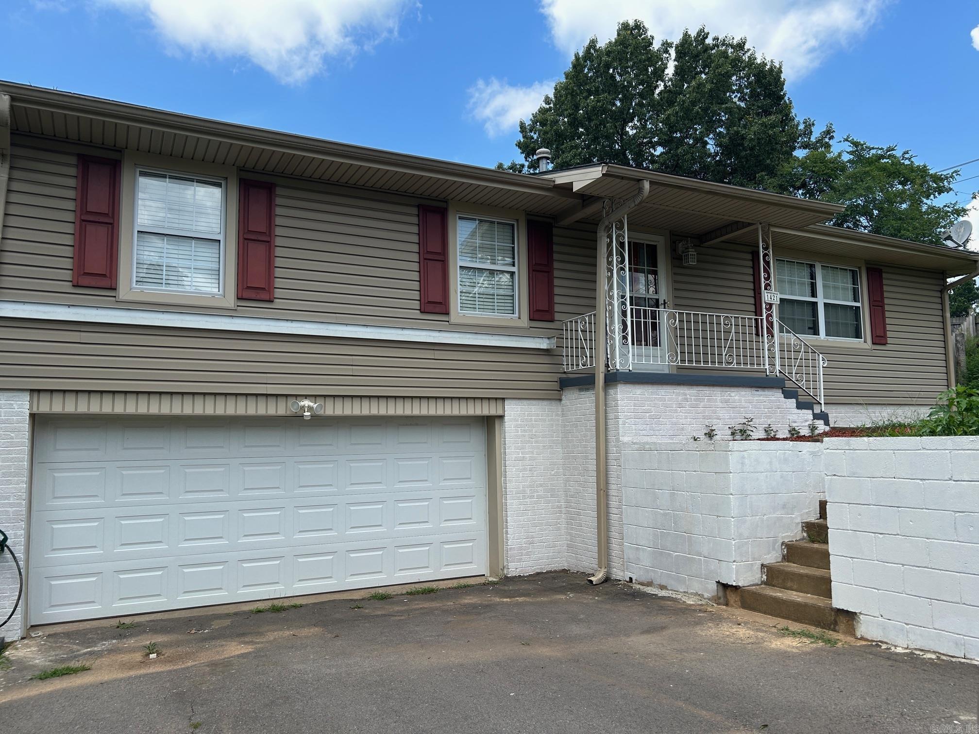 Property Photo: 1421 N Greenwich Avenue AR 72801