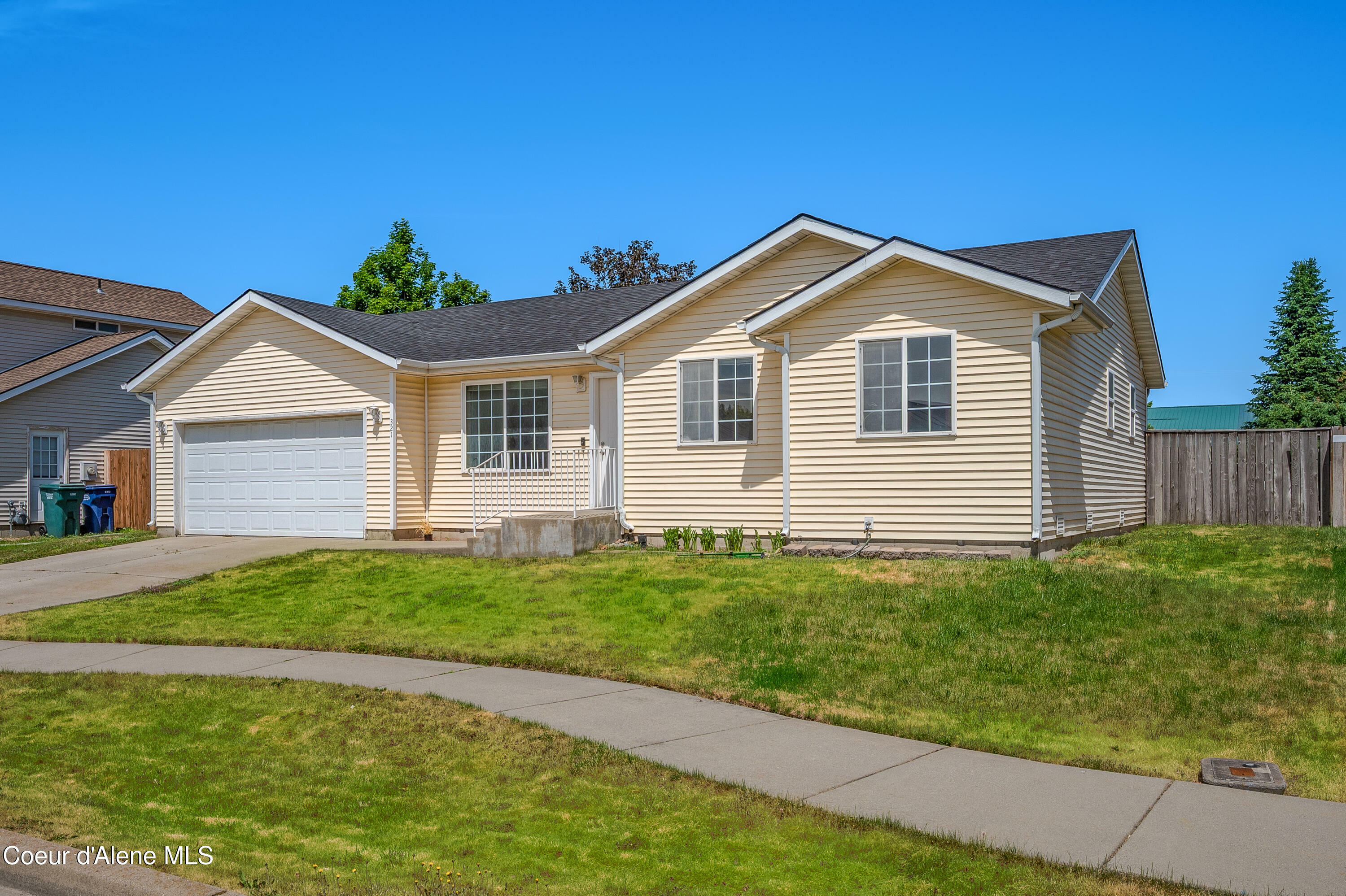 Property Photo:  321 E Acorn Ave  ID 83814 