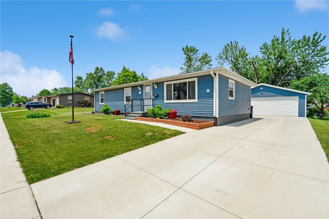Property Photo: 1026 Eisenhower Road IA 52233