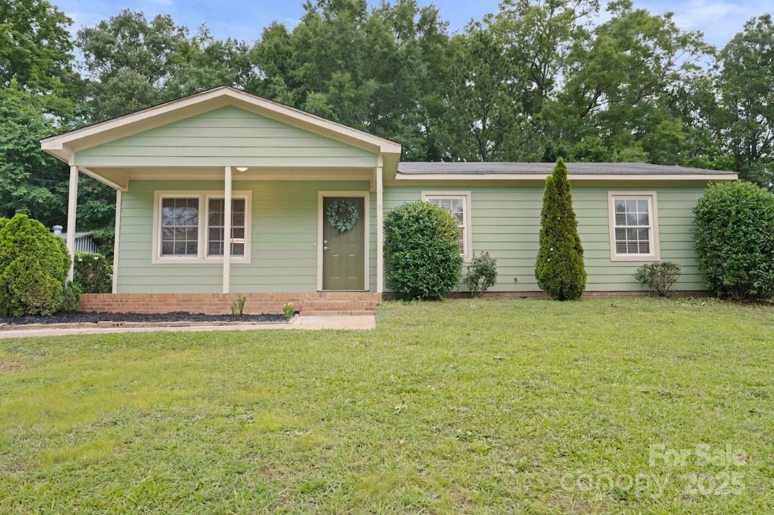 Property Photo: 918 Creekridge Drive NC 28110