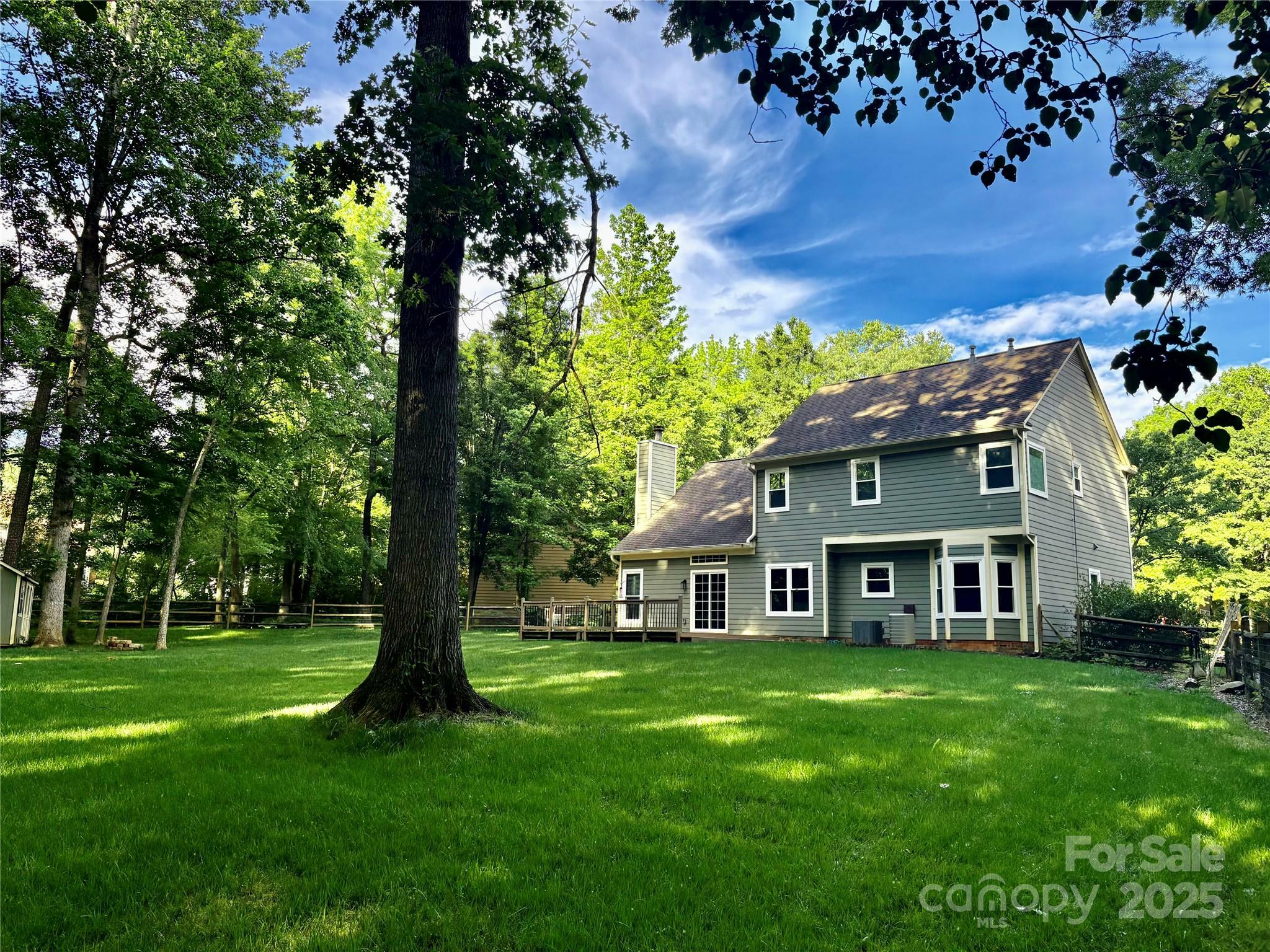 Property Photo: 7344 Maitland Lane NC 28215