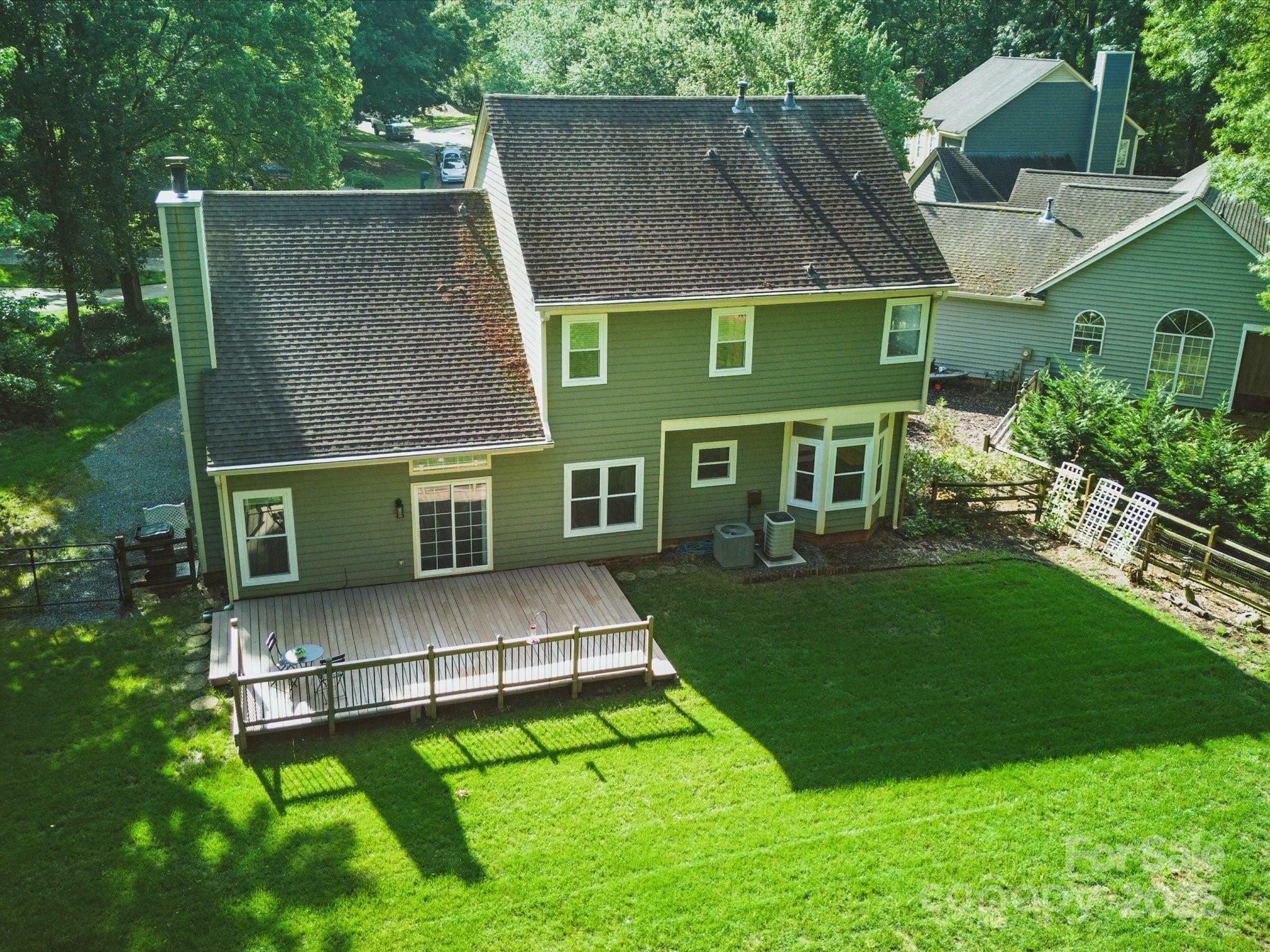Property Photo: 7344 Maitland Lane NC 28215
