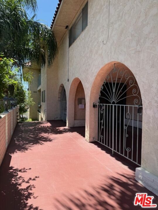 6771 Springpark Ave  Los Angeles CA 90056 photo