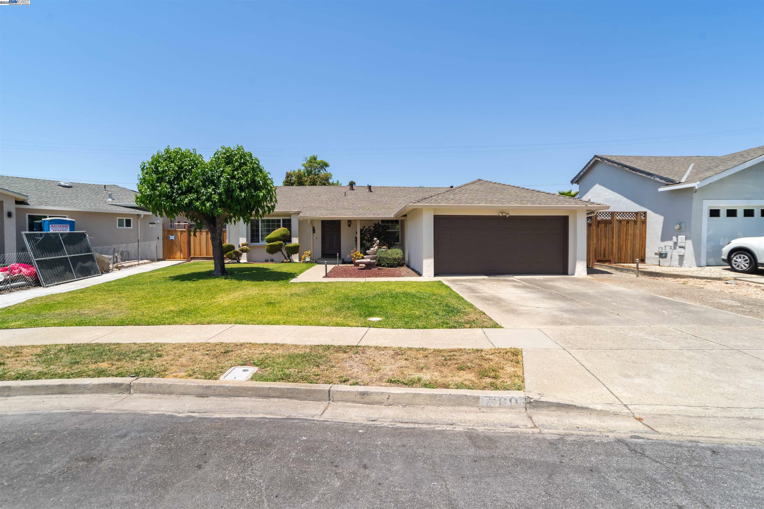 Property Photo: 709 Covina Way CA 94539
