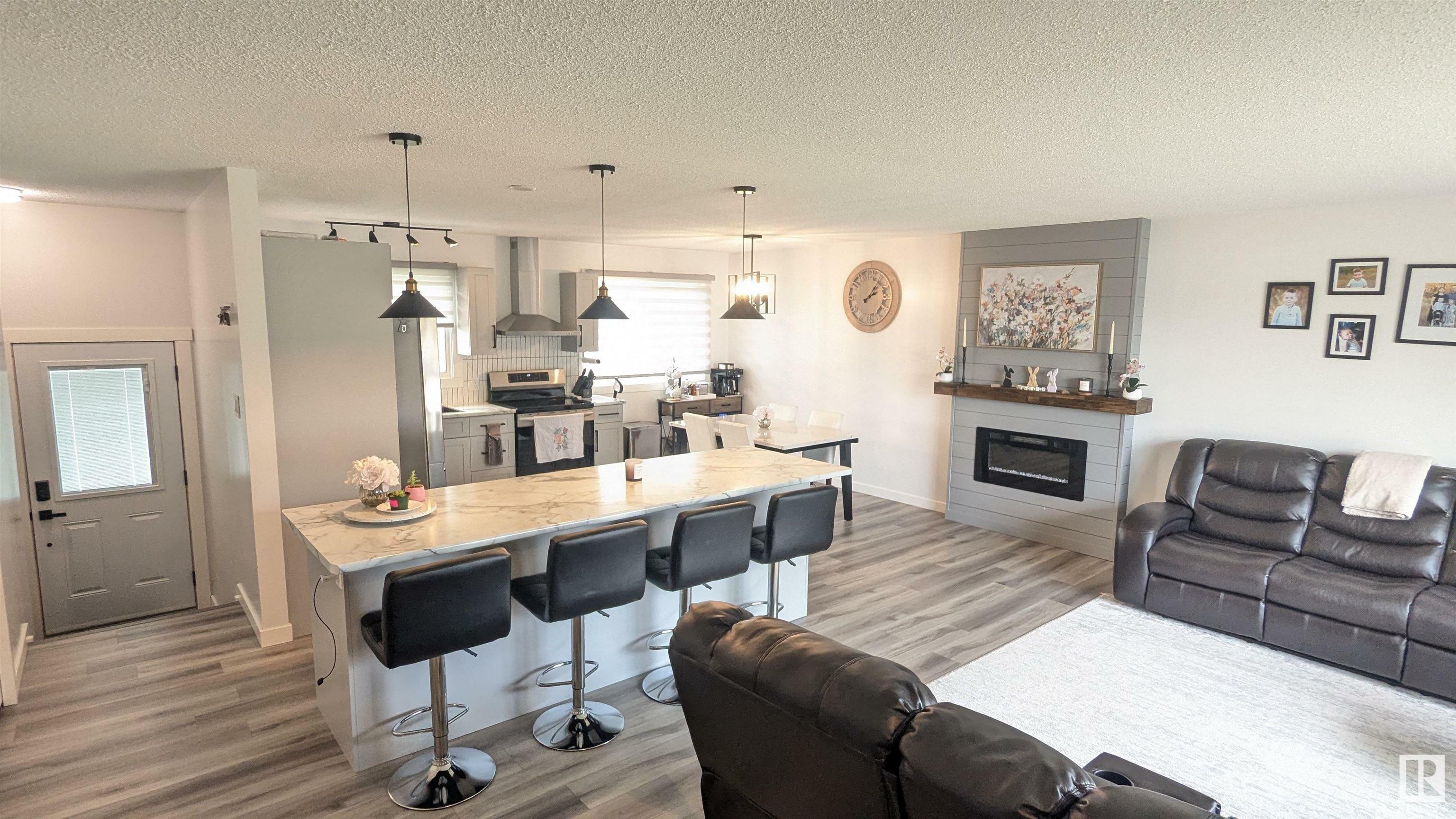 Photo de la propriété: 5722 49 Street AB T9C 1H6