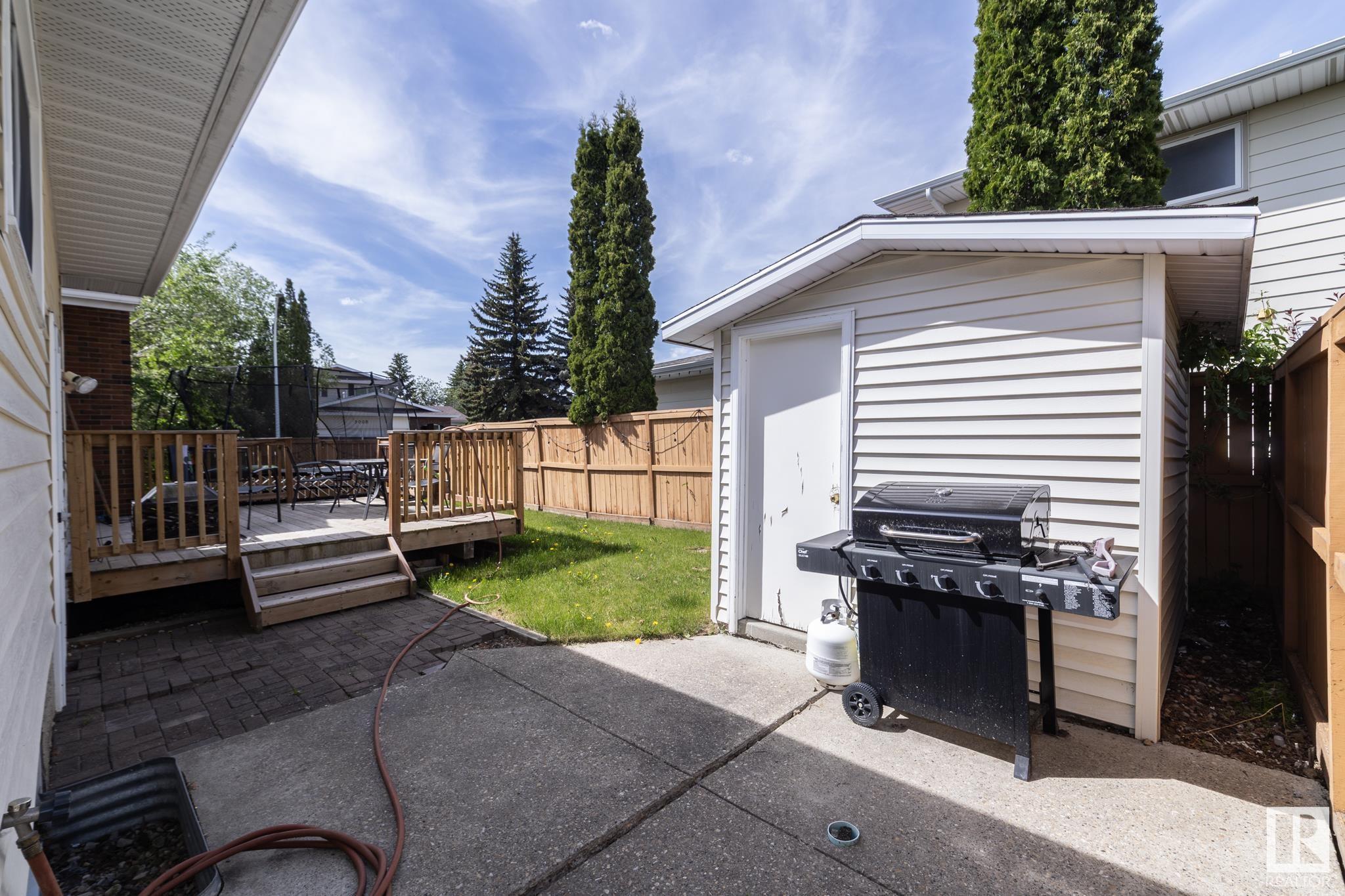 Property Photo:  11138 30 Avenue NW  AB T6J 3Y6 