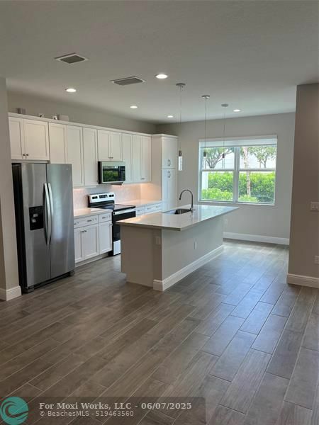Property Photo: 636 Parsons Way FL 33442