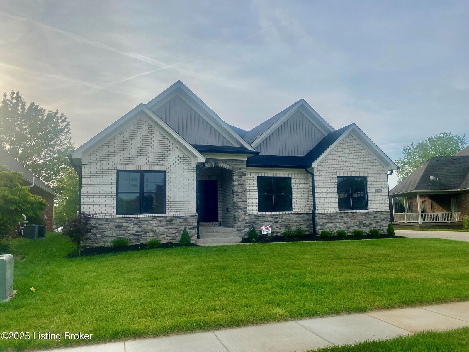 Property Photo:  8611 Glenhope Dr  KY 40291 