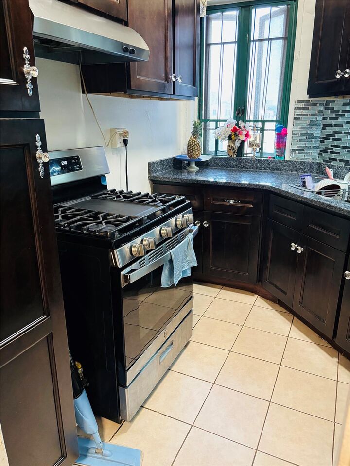 Property Photo:  1920 McGraw Avenue S 7D  NY 10462 