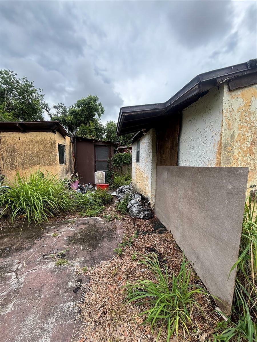 Property Photo: 3086 Carver Court FL 34234