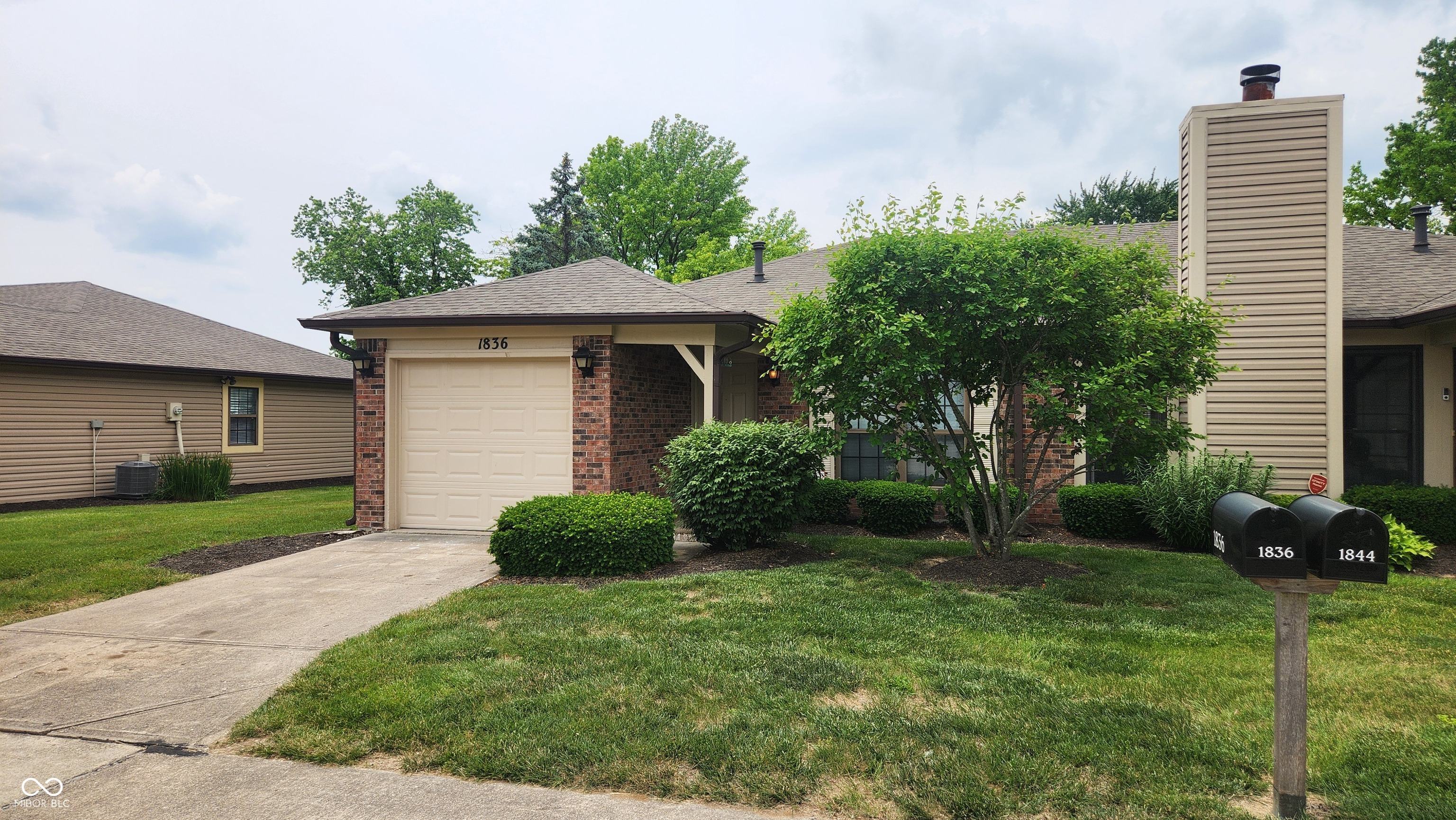 Property Photo:  1836 Queensbridge Circle  IN 46219 