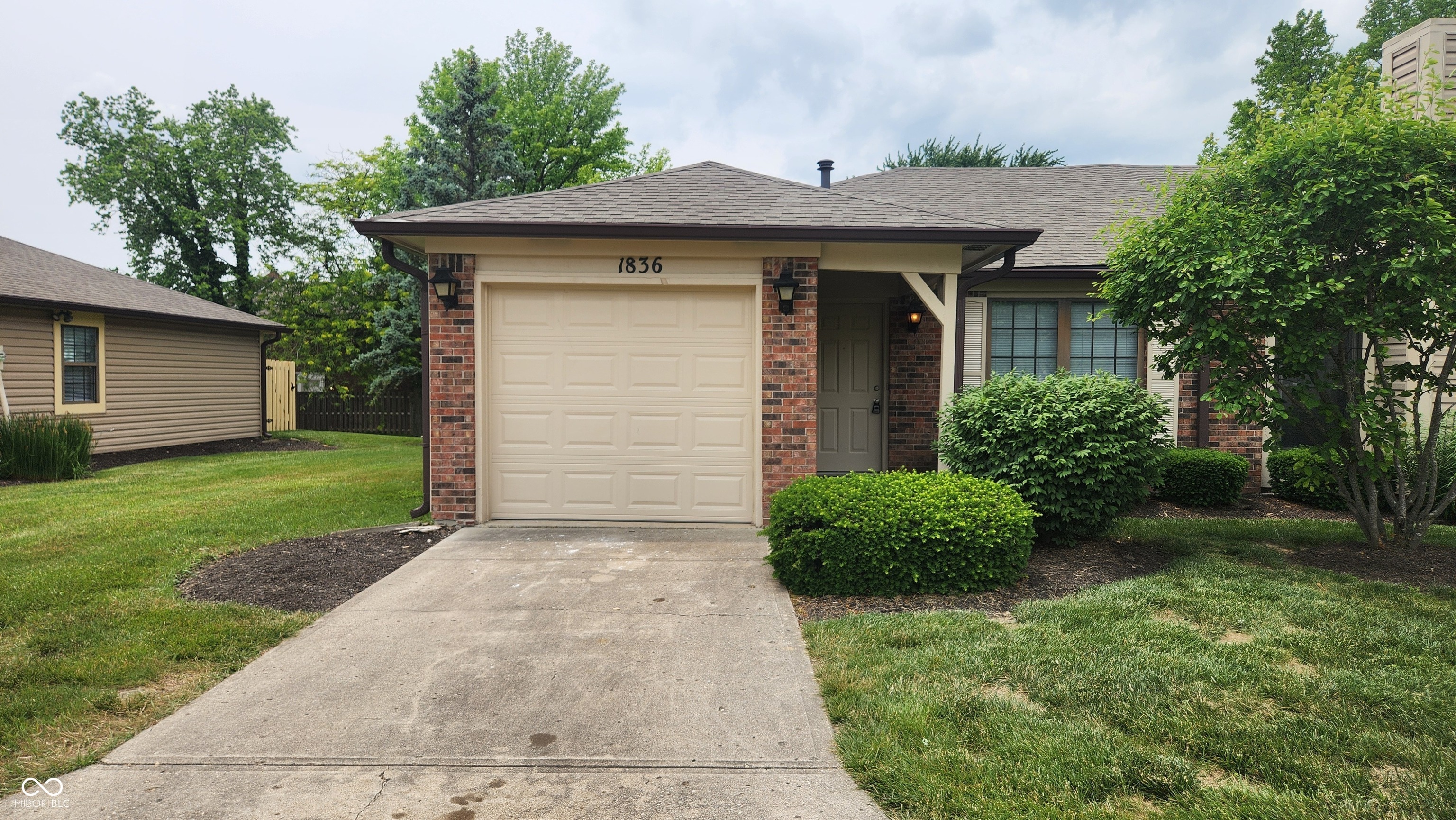 Property Photo: 1836 Queensbridge Circle IN 46219