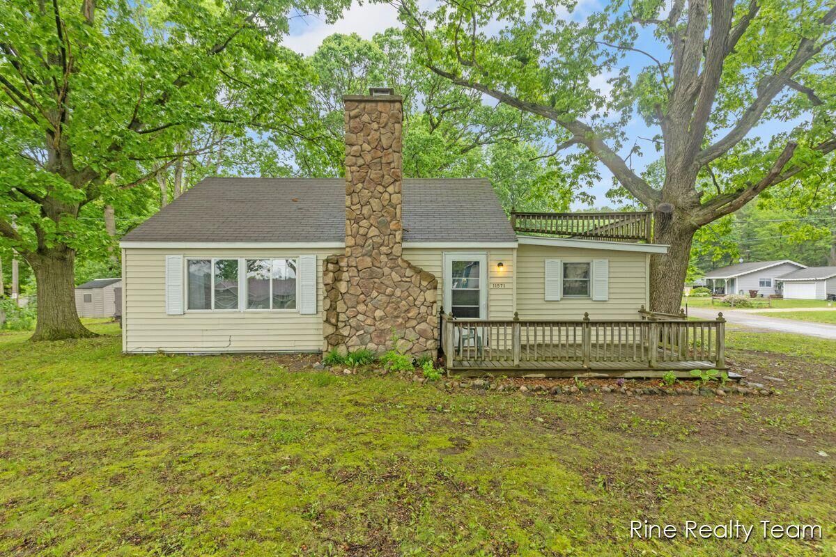 Property Photo:  11571 Oriole Drive  MI 48850 