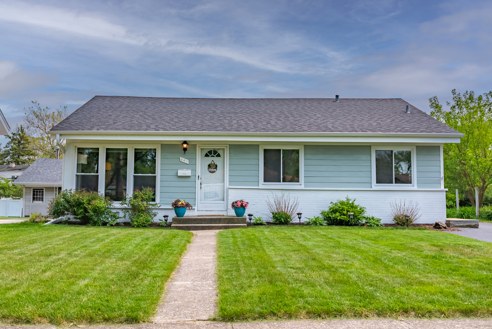 Property Photo: 641 W Vermont Street IL 60181