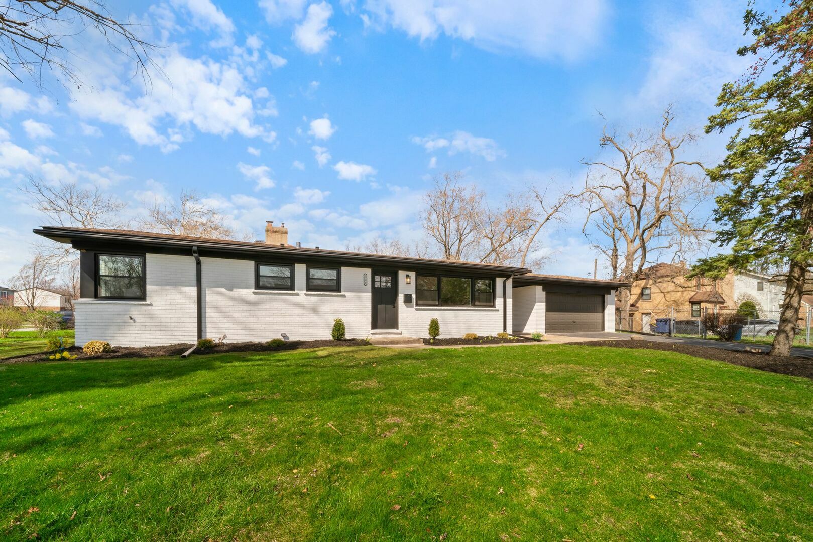 Property Photo: 220 E Washington Street IL 60016