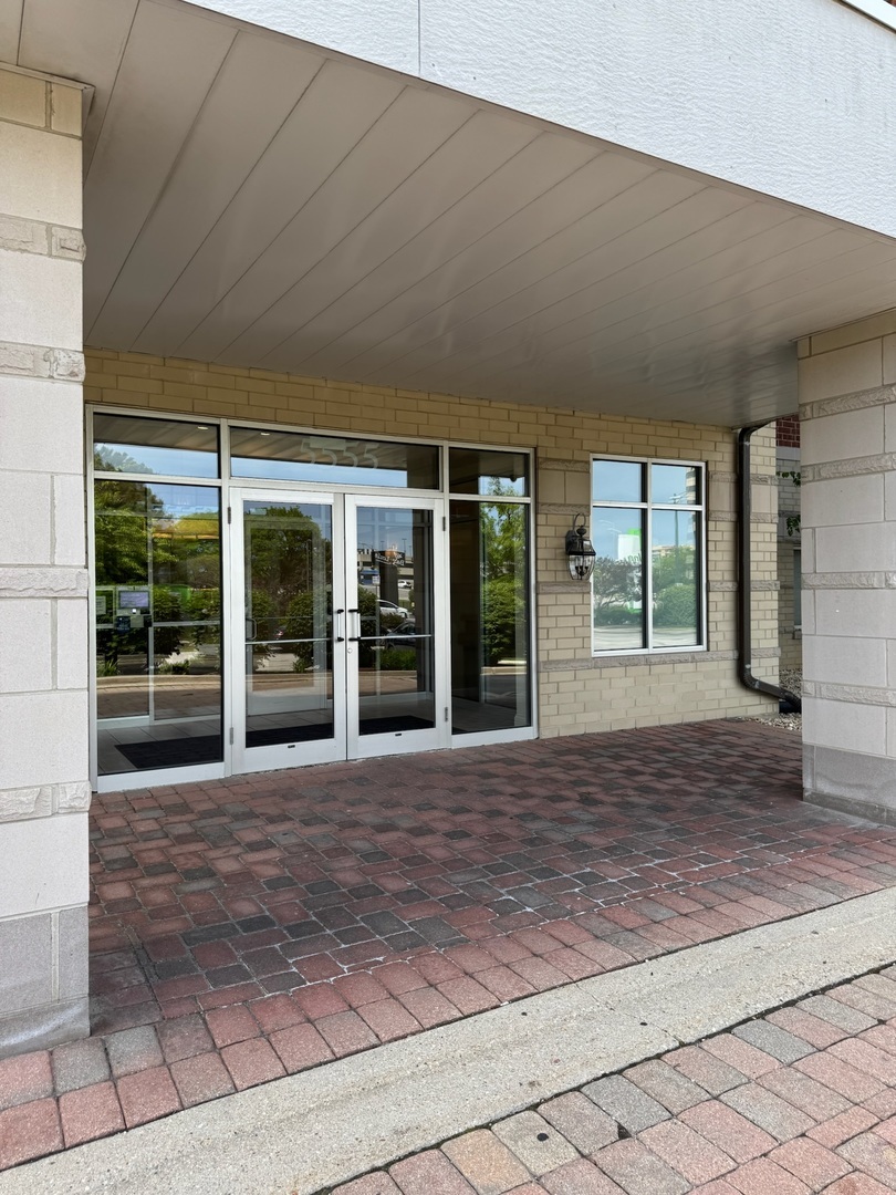 Property Photo: 5555 N Cumberland Avenue 407 IL 60656