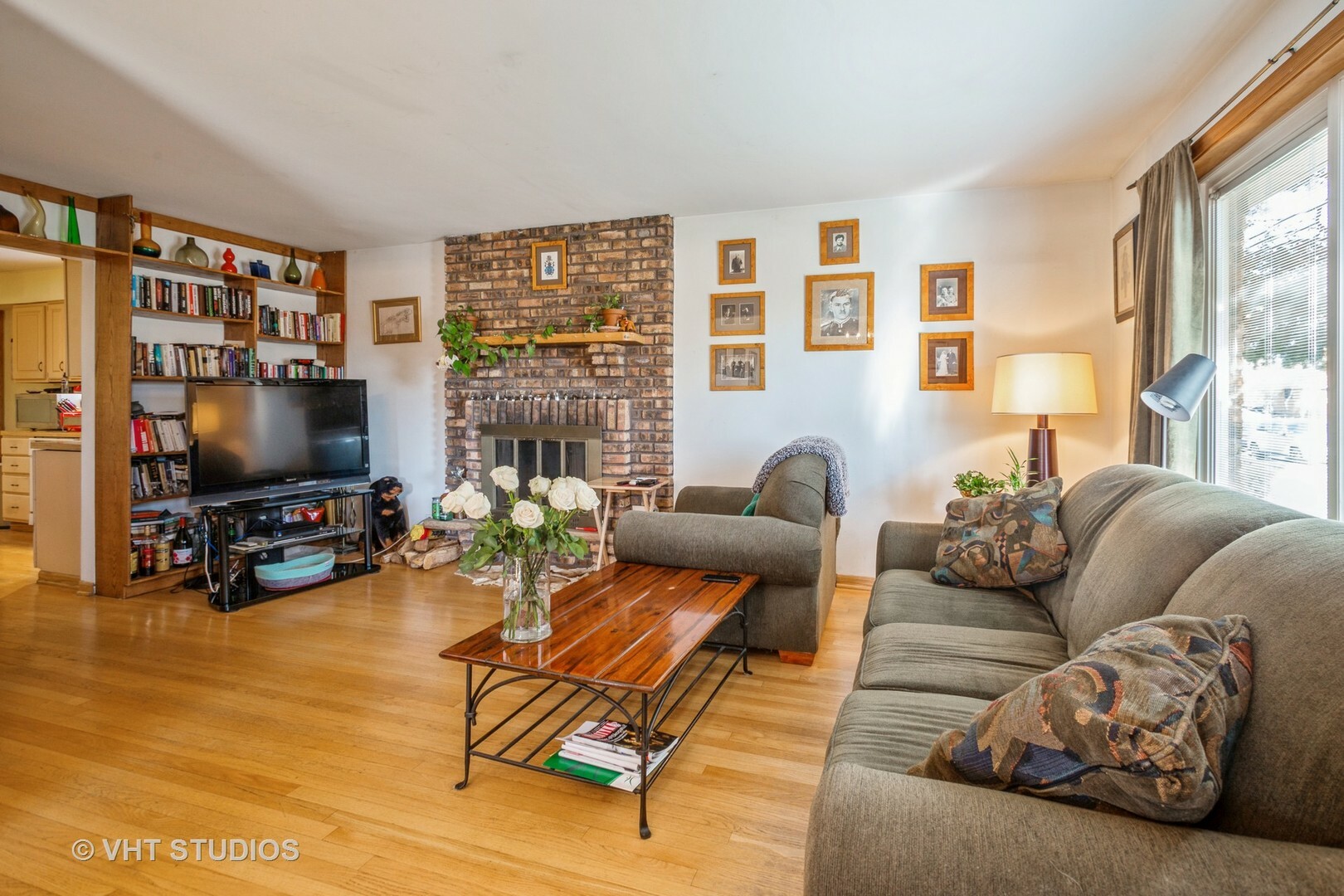 Property Photo: 608 N Craig Place IL 60101