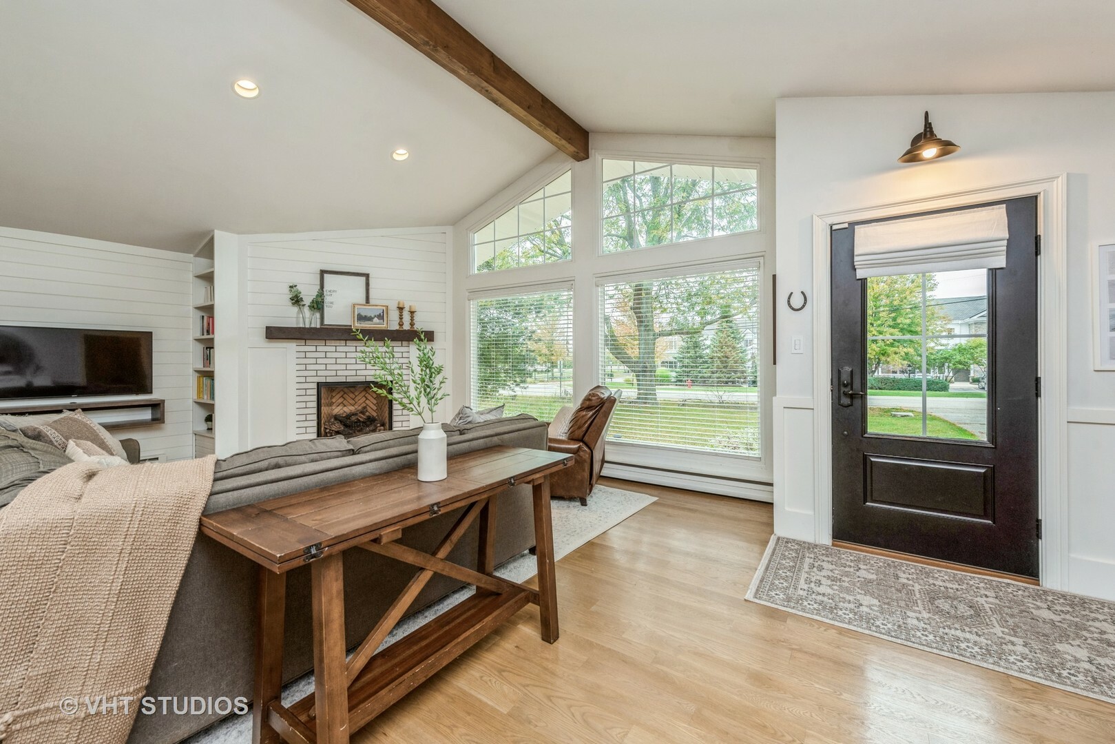 Property Photo: 623 Cumnor Avenue IL 60010