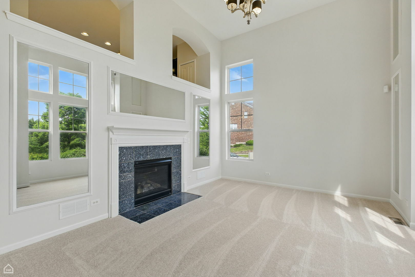 Property Photo: 652 Grosvenor Lane IL 60504