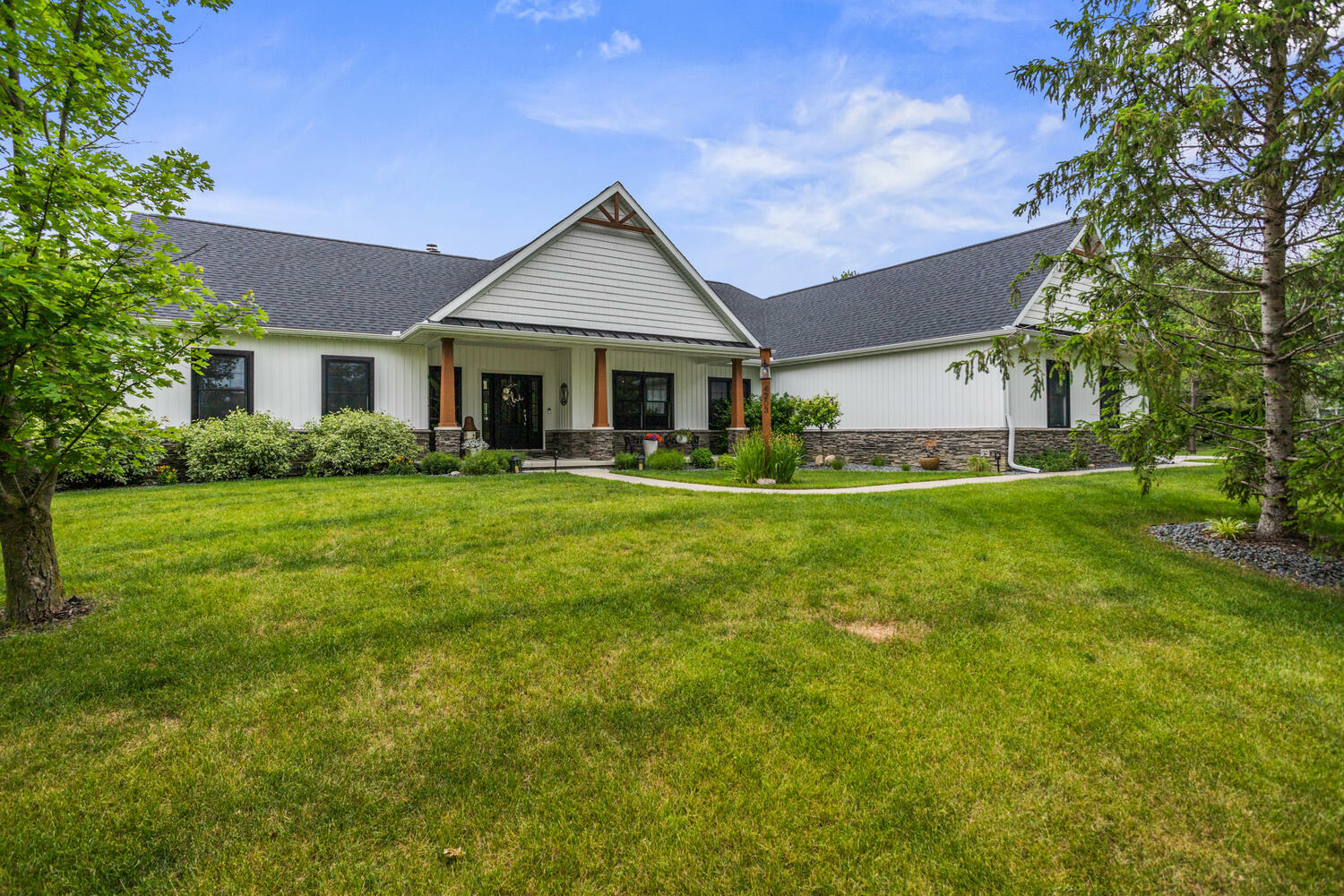 4203 Curtis Meadow Drive  Champaign IL 61822 photo
