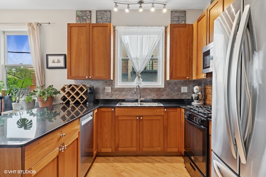 Property Photo: 2215 W Augusta Boulevard 2E IL 60622