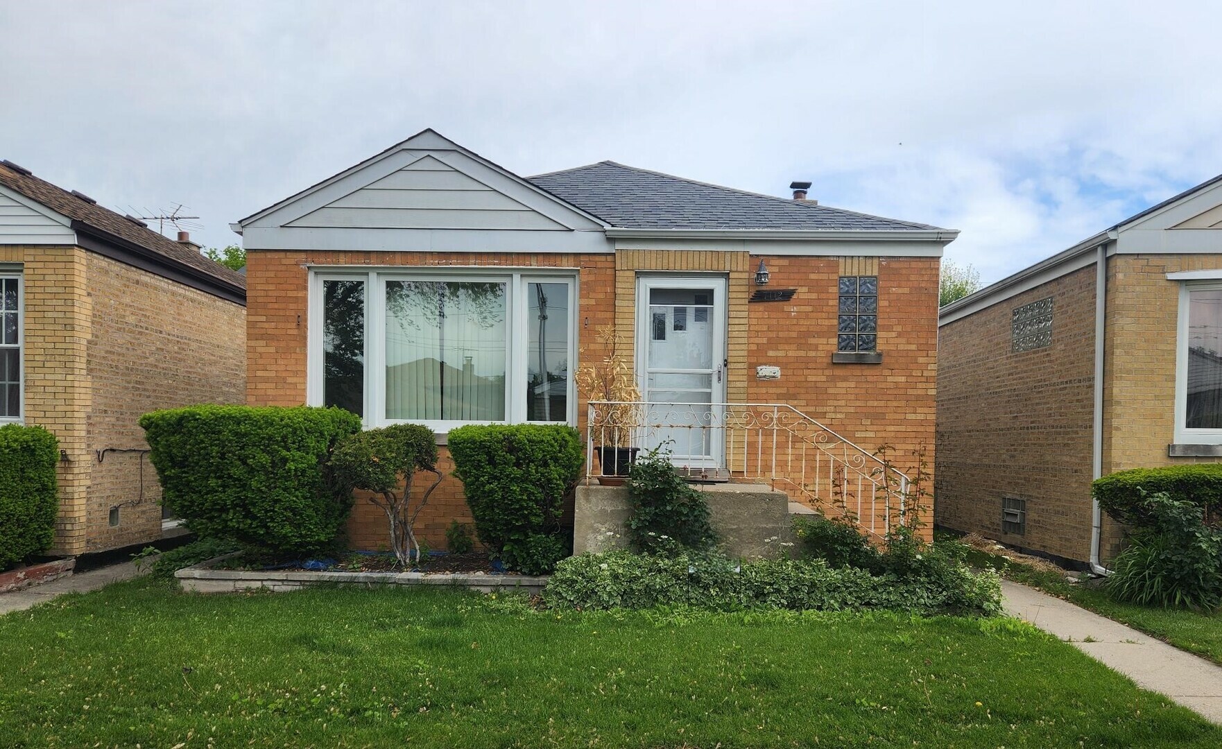 Property Photo: 7112 W Farragut Avenue IL 60656